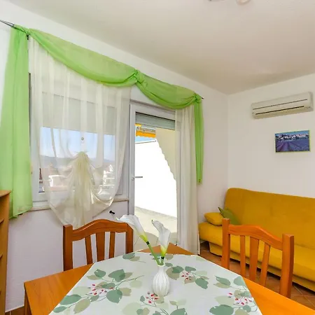 Palm Tree Apartman *
