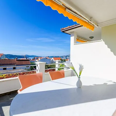 Apartment Palm Tree Trogir